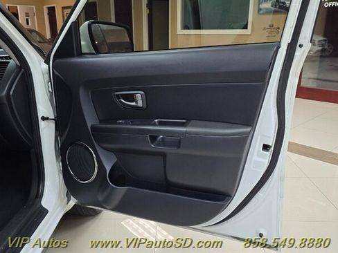 Used 2010 Kia Soul + FWD image 12