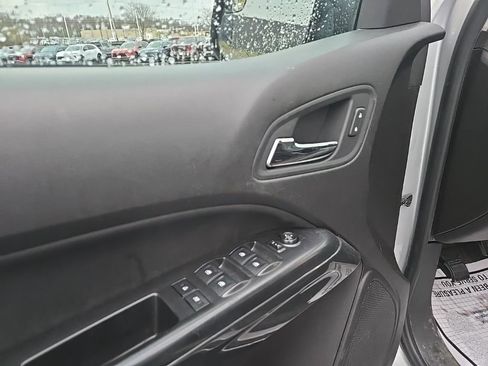 Used 2016 GMC Canyon SLE w/ All Terrain Package image 11