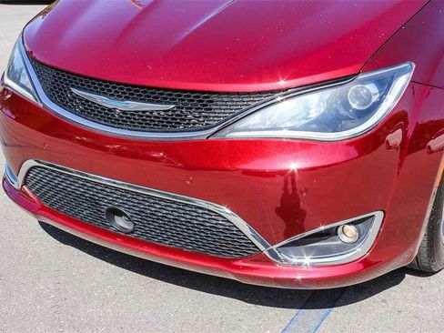 Used 2020 Chrysler Pacifica Limited image 8