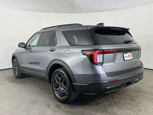 Used 2025 Ford Explorer ST-Line w/ ST-Line Street Pack AWD/4WD image 5