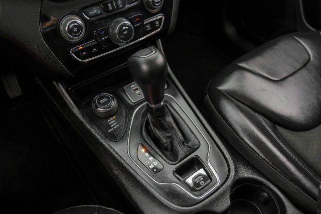 Used 2021 Jeep Cherokee Latitude Plus AWD/4WD image 26