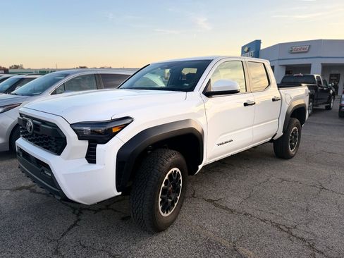 Used 2024 Toyota Tacoma TRD Sport image 6