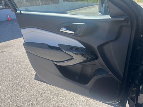 Used 2025 Chevrolet Trax LT w/ LT Convenience Package image 18