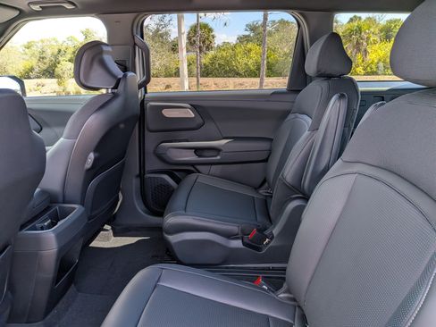 New 2027 Kia Telluride S image 16