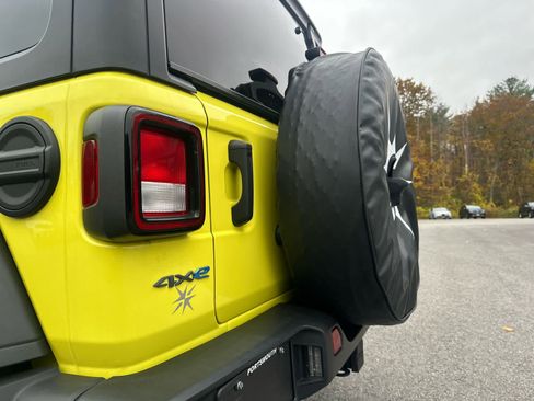 Used 2023 Jeep Wrangler Unlimited w/ Cold Weather Group image 16