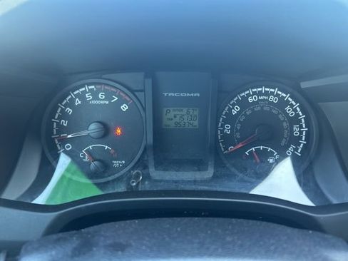 Used 2017 Toyota Tacoma 2WD Double Cab image 11