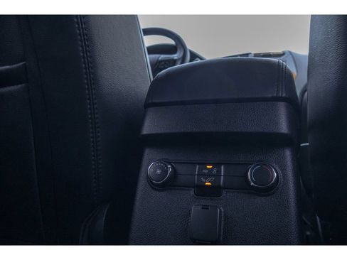 Used 2018 Ford Explorer XLT w/ Equipment Group 202A AWD/4WD image 14