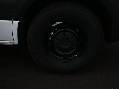 Used 2025 Mercedes-Benz Sprinter 2500 image 31