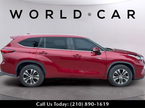 Used 2020 Toyota Highlander XLE image 16