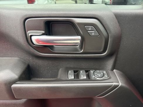 Used 2020 Chevrolet Silverado 2500 Custom w/ Custom Value Package image 17