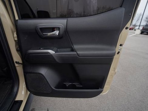 Used 2019 Toyota Tacoma TRD Off-Road image 21