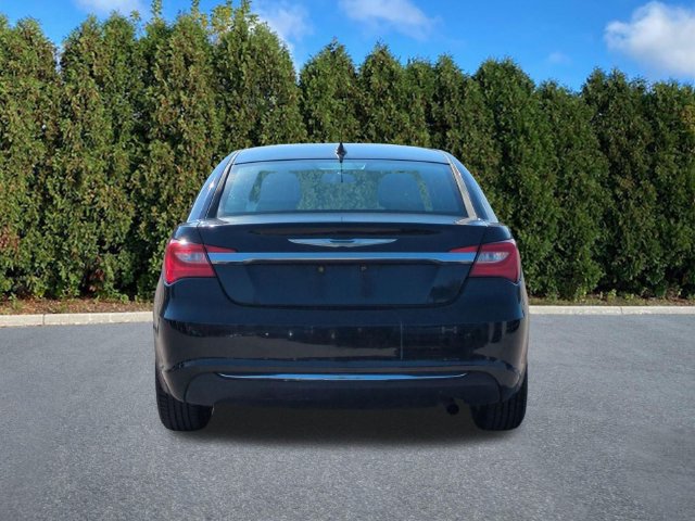 Used 2011 Chrysler 200 Touring FWD image 5