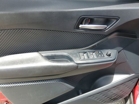 Used 2018 Toyota C-HR XLE image 19