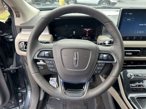 Used 2022 Lincoln Nautilus FWD w/ Premium Package image 13