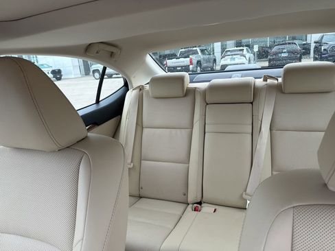 Used 2014 Lexus ES 300h w/ Premium Package w/Bamboo Trim FWD image 15