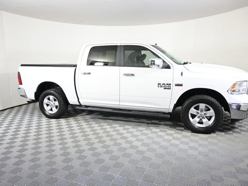 Used 2020 RAM 1500 Classic SLT w/ Luxury Group AWD/4WD image 9