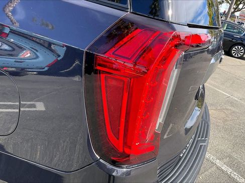 Used 2024 GMC Yukon XL AT4 w/ Technology Package image 28