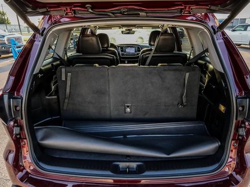 Used 2019 Toyota Highlander Limited w/ Carpet Mat Package (TMS) AWD/4WD image 13