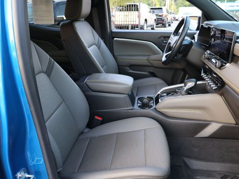 Used 2024 Chevrolet Colorado ZR2 w/ ZR2 Convenience Package III AWD/4WD image 37