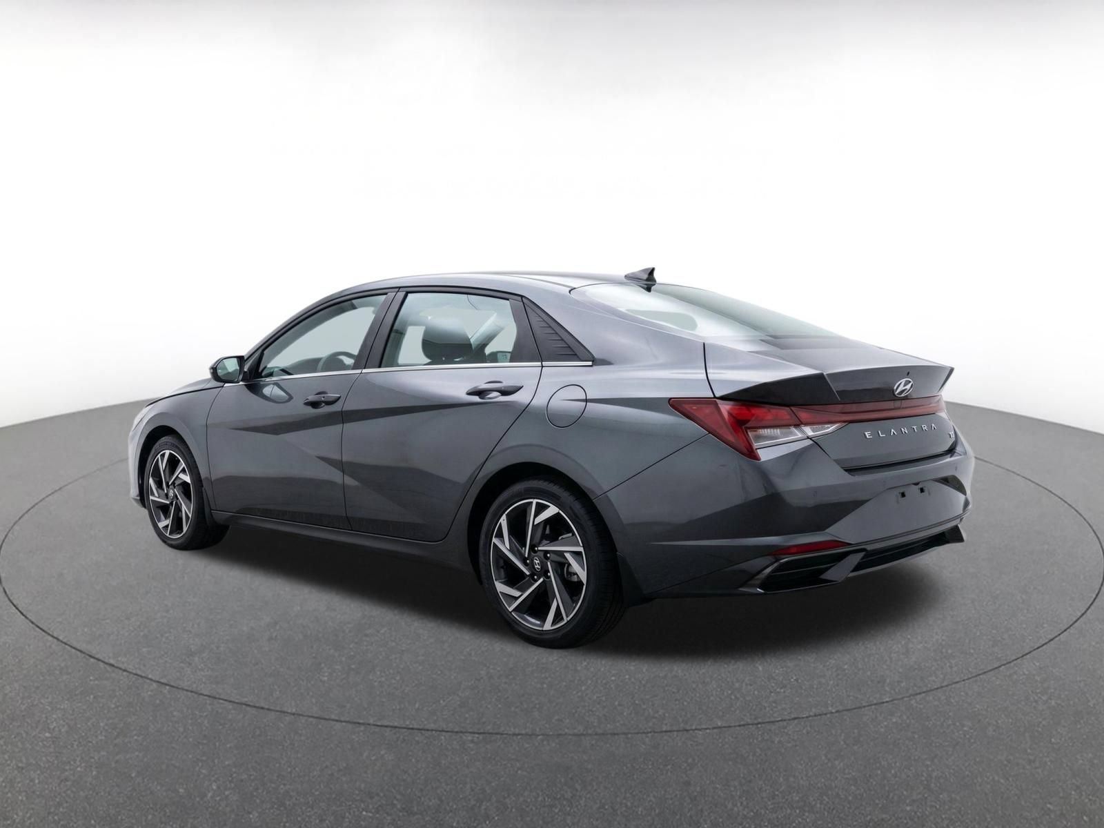 Used 2025 Hyundai Elantra SEL FWD image 6