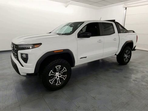 Used 2023 GMC Canyon AT4 w/ LPO, Sports Bar Package image 4