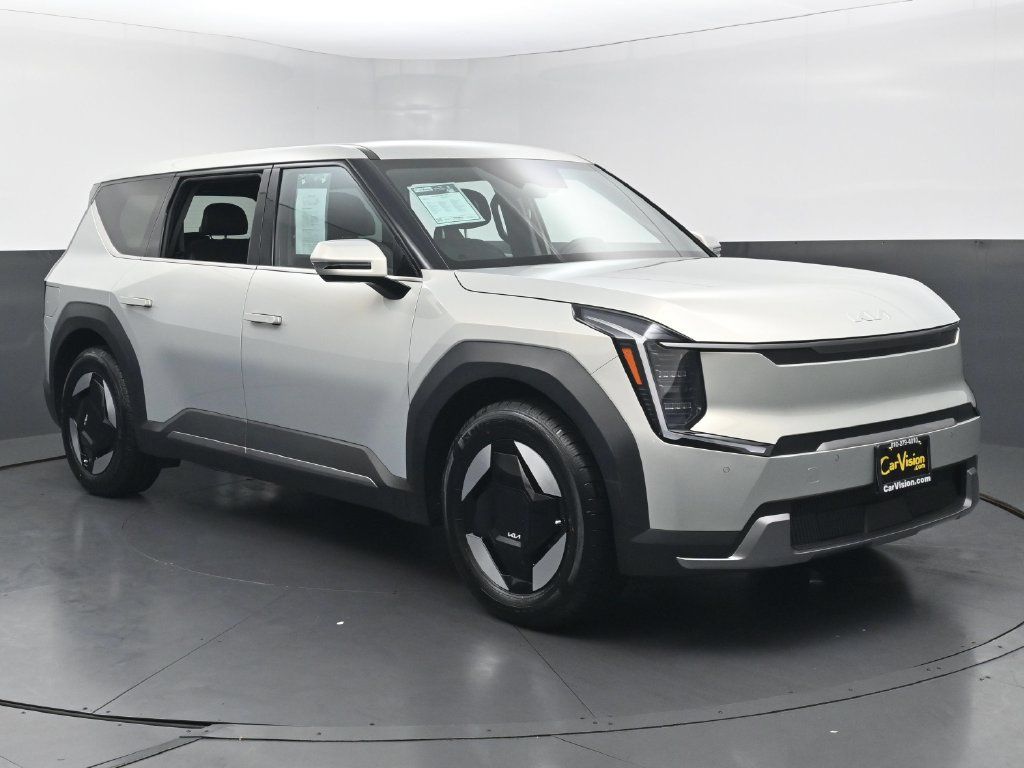Used 2024 Kia EV9 Light RWD image 3