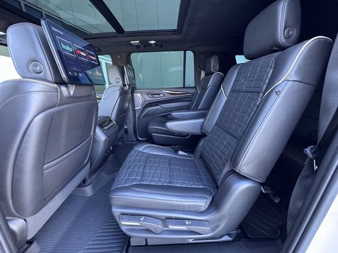 Used 2023 Cadillac Escalade ESV Sport Platinum w/ LPO, ONYX Package image 15