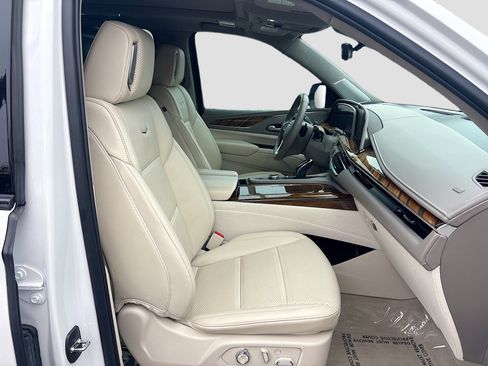 Used 2023 Cadillac Escalade ESV Sport Platinum w/ LPO, ONYX Package image 16