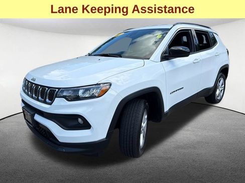 Used 2023 Jeep Compass Latitude AWD/4WD image 5