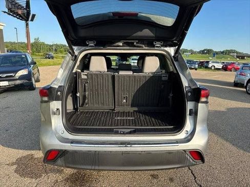 Used 2020 Toyota Highlander LE AWD/4WD image 34