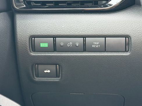 Used 2024 Nissan Sentra SV FWD image 16