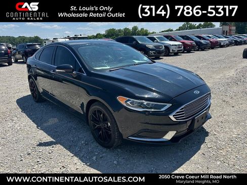Used 2018 Ford Fusion SE w/ Fusion SE Technology Package FWD image 1