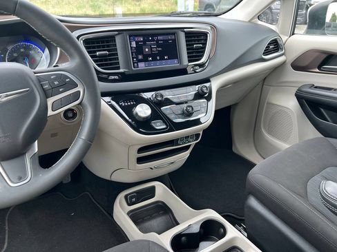 Used 2023 Chrysler Voyager LX FWD image 31