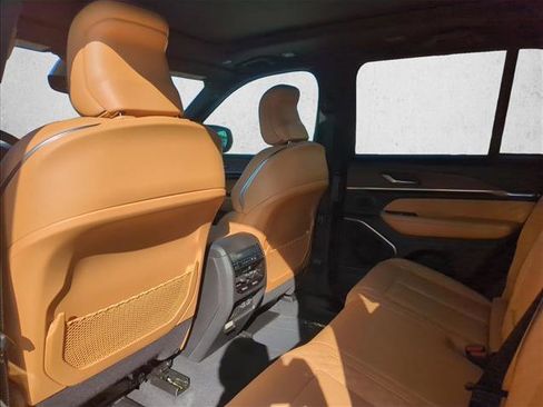 New 2025 Jeep Grand Cherokee Summit image 13