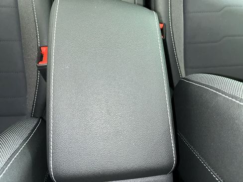 Used 2025 Volkswagen Taos SE AWD/4WD image 23