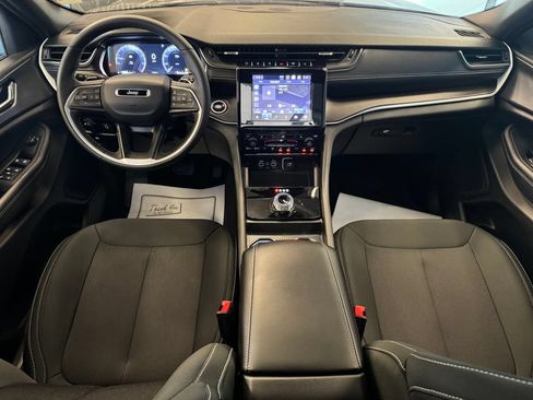 Used 2025 Jeep Grand Cherokee Laredo X w/ Luxury Tech Group I AWD/4WD image 9