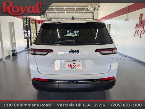Used 2024 Jeep Grand Cherokee L Altitude RWD image 3