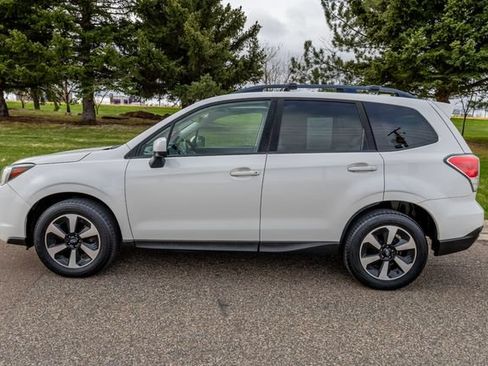 Used 2017 Subaru Forester 2.5i Premium w/ All-Weather Package AWD/4WD image 8