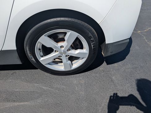 Used 2014 Chevrolet Volt FWD image 31