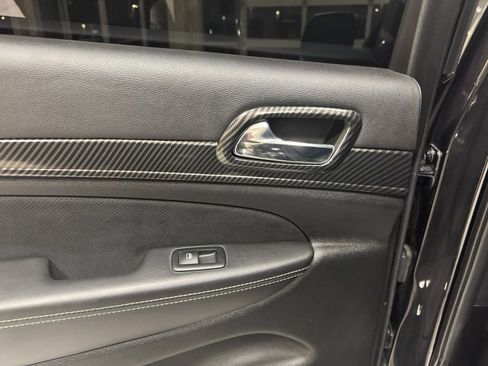 Used 2014 Jeep Grand Cherokee SRT image 44