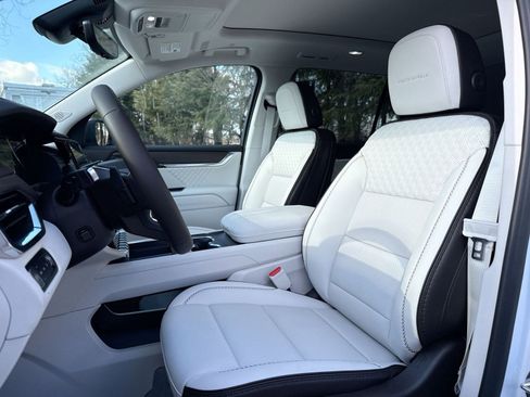 New 2026 GMC Acadia Denali w/ Super Cruise Package image 13