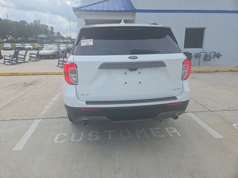 Used 2024 Ford Explorer XLT w/ Equipment Group 202A AWD/4WD image 16