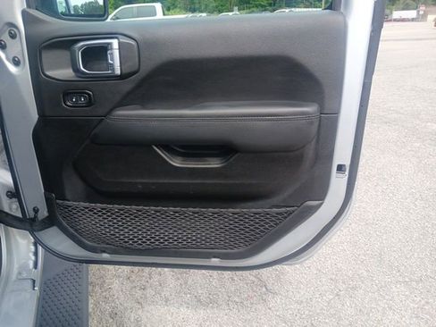 Used 2023 Jeep Wrangler Unlimited Sahara AWD/4WD image 24