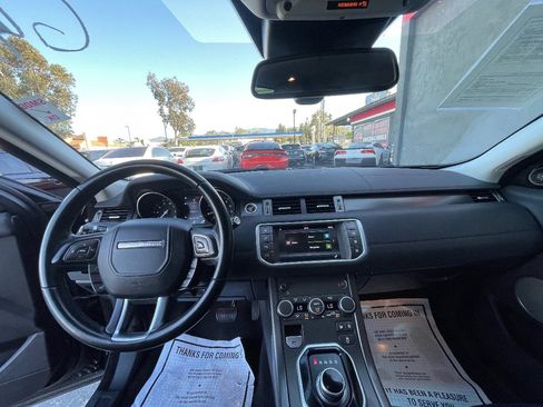 Used 2018 Land Rover Range Rover Evoque SE image 11