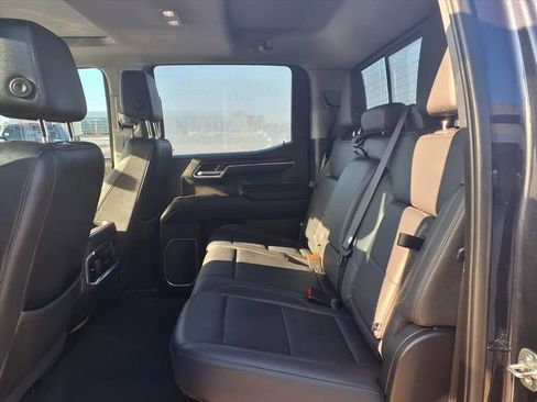 Used 2023 GMC Sierra 1500 SLT image 18