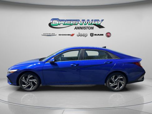 Used 2025 Hyundai Elantra Limited FWD image 4