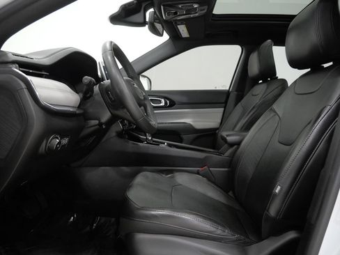 Used 2023 Jeep Compass Limited w/ Sun and Sound Group AWD/4WD image 12