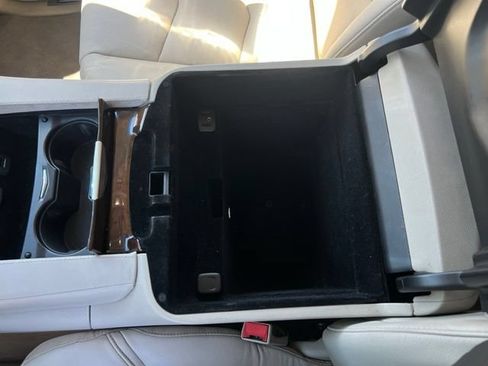Used 2017 Cadillac Escalade ESV Premium Luxury AWD/4WD image 33