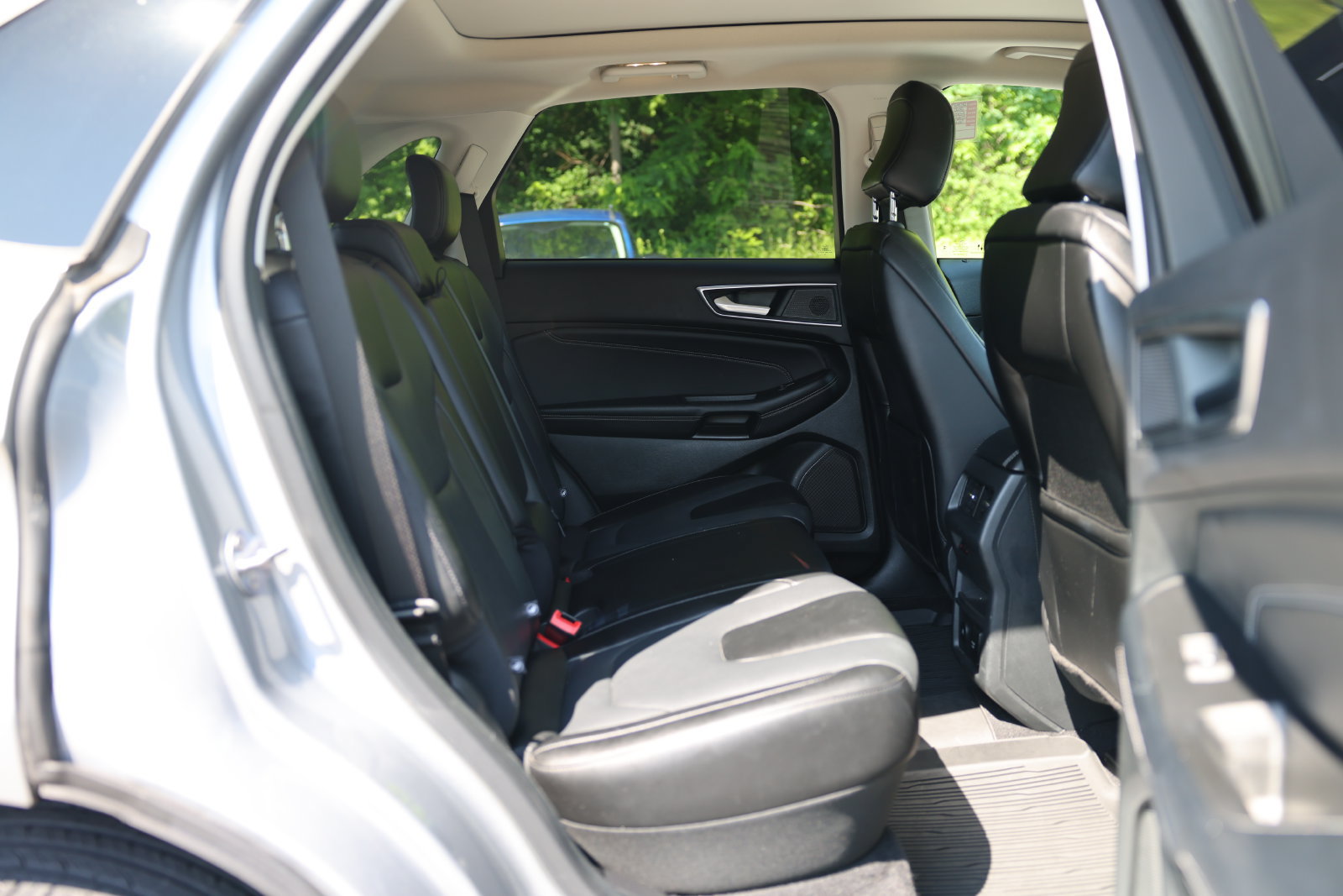 Used 2022 Ford Edge Titanium w/ Equipment Group 301A AWD/4WD image 13
