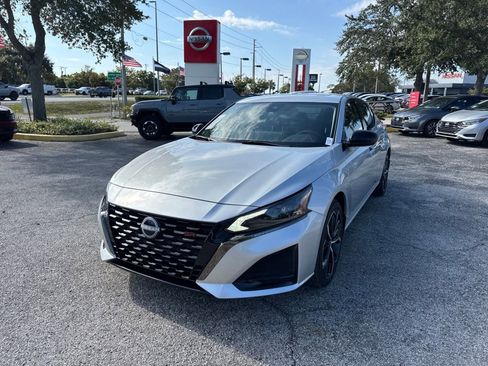 New 2025 Nissan Altima 2.5 SR w/ SR Premium Package image 3